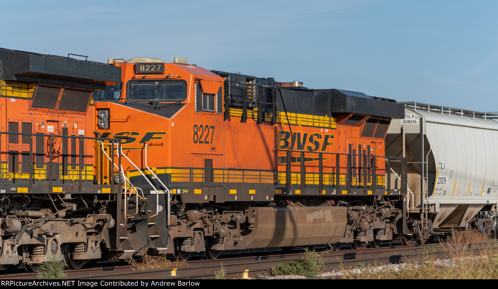 BNSF 8227